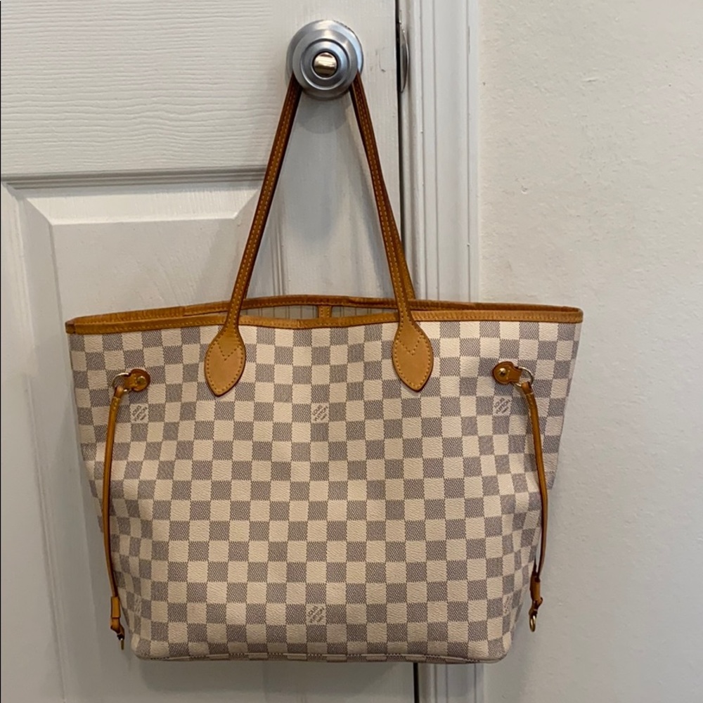 Louis Vuitton Never Full